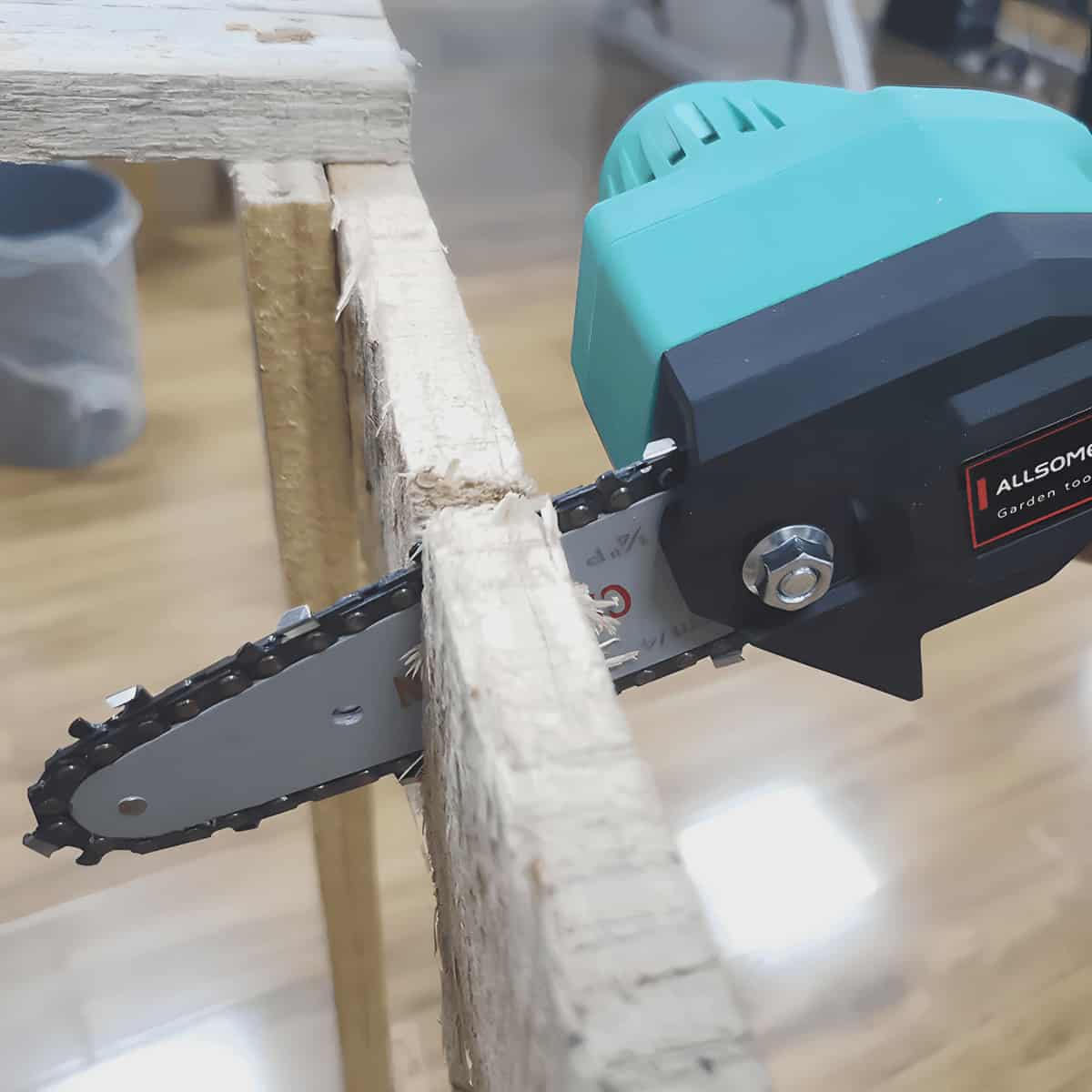 CRNI PETAK- MOĆNA ELEKTRIČNA PILA ZA DRVA